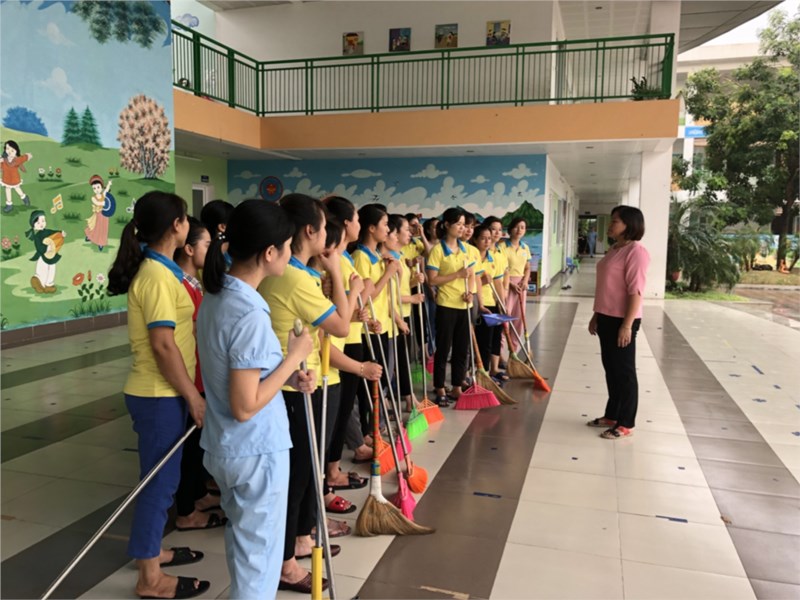 Thực hiện thông báo số 439/TB-YT ngày 20 tháng 08 năm 2018 của Phòng Y tế UBND quận Long Biên về việc Tổ chức chiến dịch vệ sinh môi trường phòng, chống dịch bệnh trước kì nghỉ lễ 02/09 và đón năm học mới 2018 – 2019